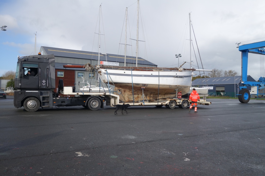 Arrivée du vieux gréement à restaurer à Paimpol