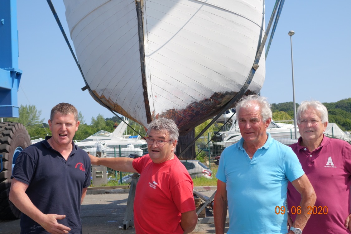 Arrivée du vieux gréement à restaurer à Paimpol