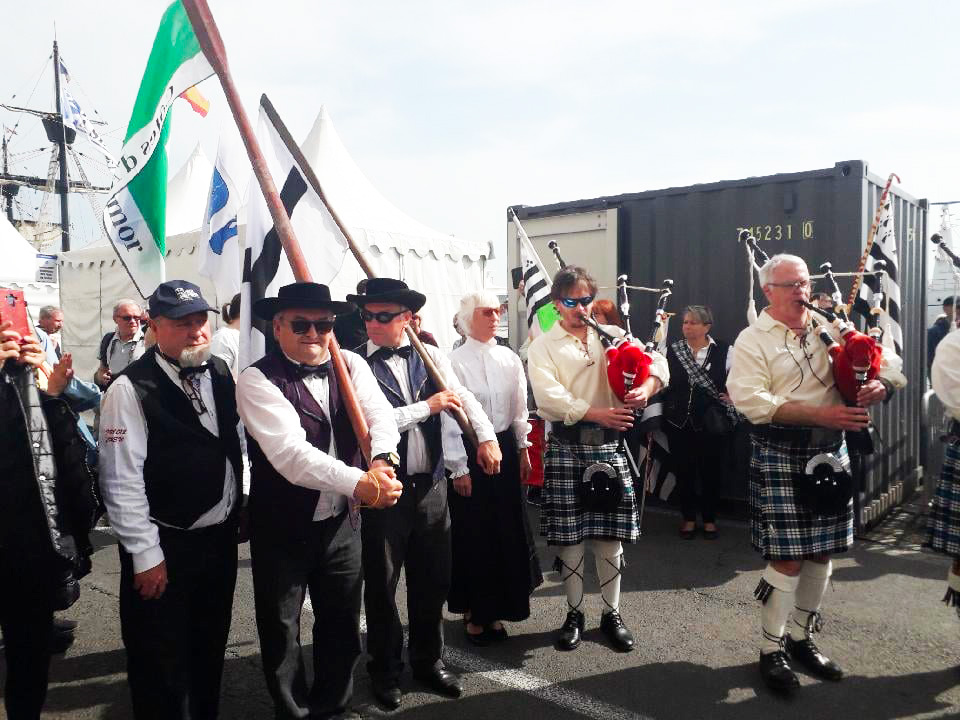La fêtes des vieux gréements de Paimpol défile à Sète